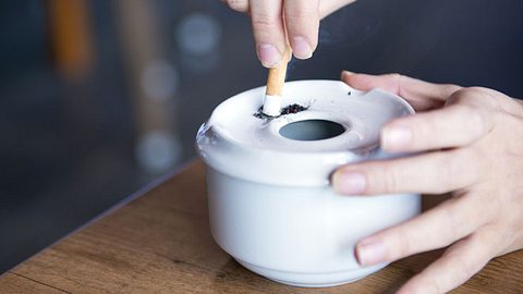 Rauchgeruch entfernen - Foto: iStock/ ljubaphoto