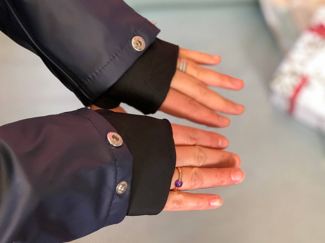 Ich liebe die praktischen Innenbündchen aus weichem Lycra - so habe ich
Taschentücher, Trinkflaschen und Spielsachen immer gut im Griff und habe
trotzdem warme Hände! Das wünschen sich die Liebenswert-Redakteurinnen zu Weihnachten