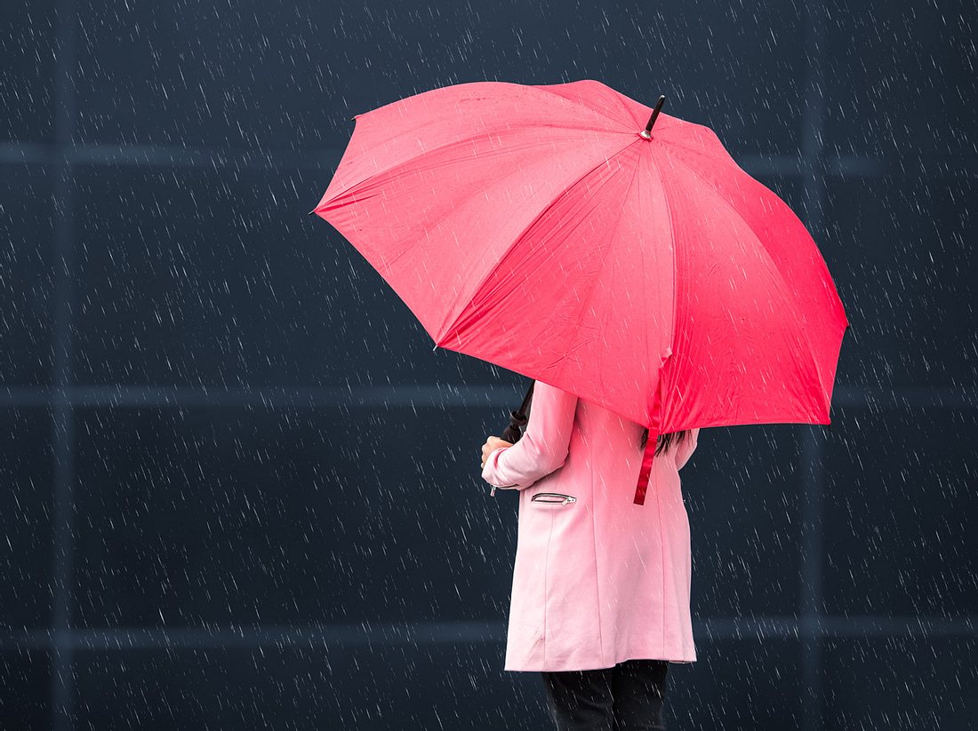 Regenschirme: Stylische Modelle für regnerische Tage