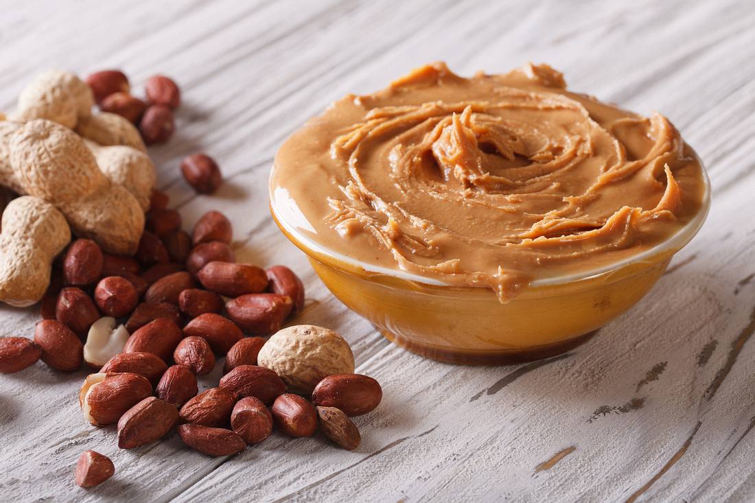 Wie Sie Erdnussbutter leicht selber machen, anstatt sie zu kaufen. Wie Sie Erdnussbutter leicht selber machen, anstatt sie zu kaufen.
