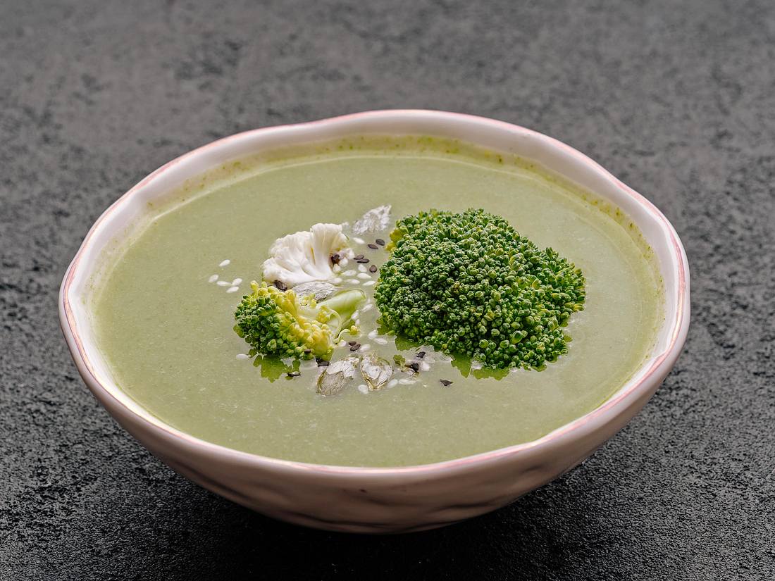 Zu unseren liebsten Rezepten mit Blumenkohl zählt diese Blumenkohl-Brokkoli-Suppe. Zu unseren liebsten Rezepten mit Blumenkohl zählt diese Blumenkohl-Brokkoli-Suppe.