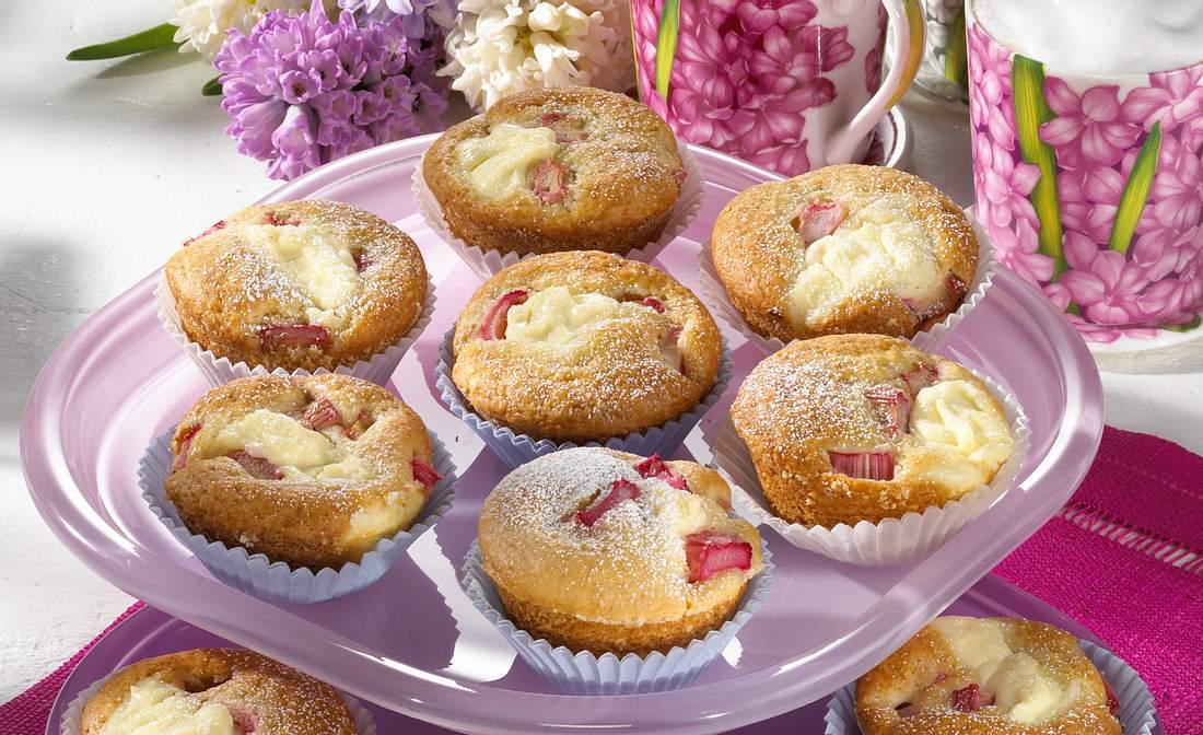 Rhabarber-Käsekuchen-Muffins. Zum Mitbringen: Rhabarber-Käsekuchen-Muffins.