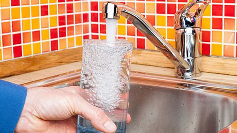 Darauf sollten Sie beim Wassertrinken achten.