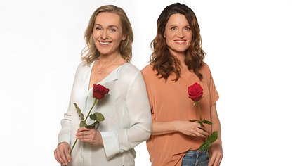 Jana Hora-Goosmann und Judith Sehrbrock sind die neuen Hauptdarstellerinnen der 18. Staffel Rote Rosen. - Foto: ARD / Nicole Manthey / Montage
