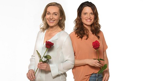 Jana Hora-Goosmann und Judith Sehrbrock sind die neuen Hauptdarstellerinnen der 18. Staffel Rote Rosen. - Foto: ARD / Nicole Manthey / Montage