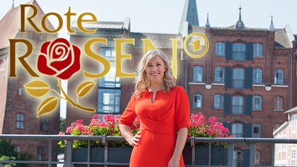 Nicole Ernst in einem roten Kleid in Lüneburg. - Foto: ARD / Nicole Manthey (Bearbeitung/Montage: Liebenswert)