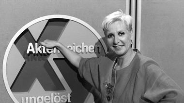 Aktenzeichen XY… ungelöst-Moderatorin Sabine Zimmermann im Jahr 1997. - Foto: ZDF / Hermann Roth
