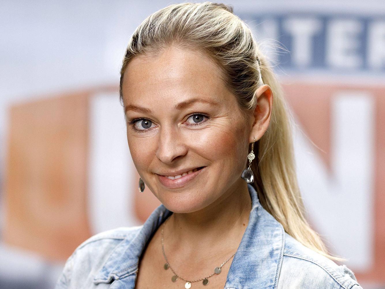 Sarah Stork am Set der RTL-Serie 'Unter uns' im Jahr 2019.