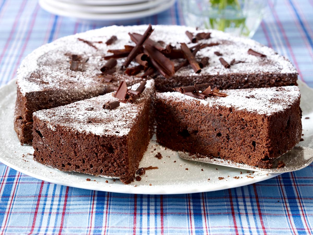 Schneller Schokokuchen mit Puderzucker. 