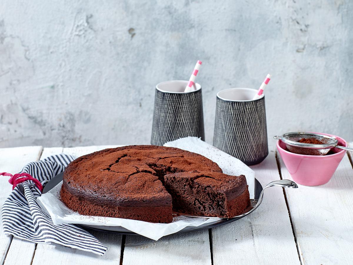 Schneller Schokokuchen ohne Zucker. 