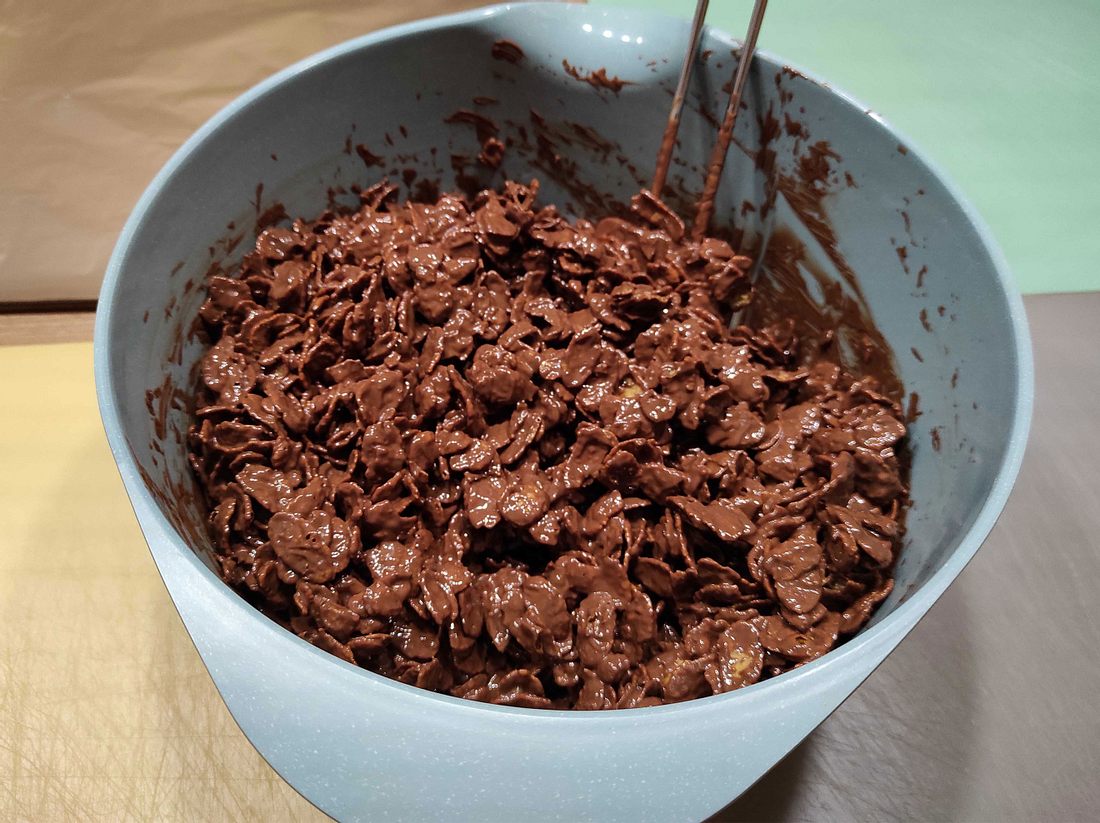Schokomasse gut verrühren. Schoko-Crossies Schritt 5