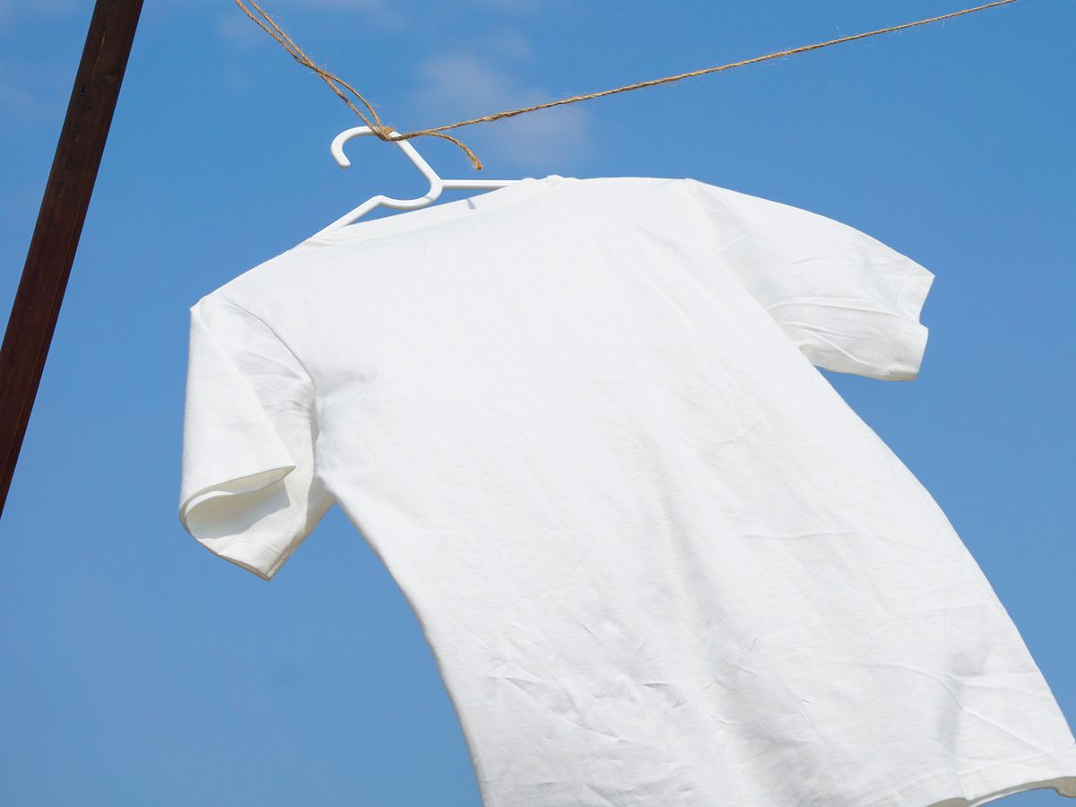 Auslüften kann helfen, um Schweißgeruch aus zu Kleidung entfernen