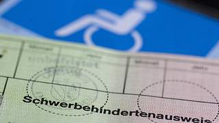 Schwerbehindertenausweis - Foto: IMAGO / Eibner