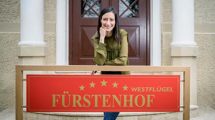 Katrin Anne Heß spielt bei Sturm der Liebe Reitlehrerin Carolin Lamprecht. - Foto:  ARD / Christof Arnold