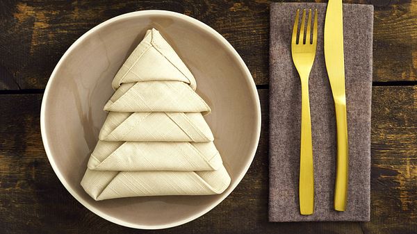 Servietten-Weihnachtsbaum - Foto: Redphotographer / iStock