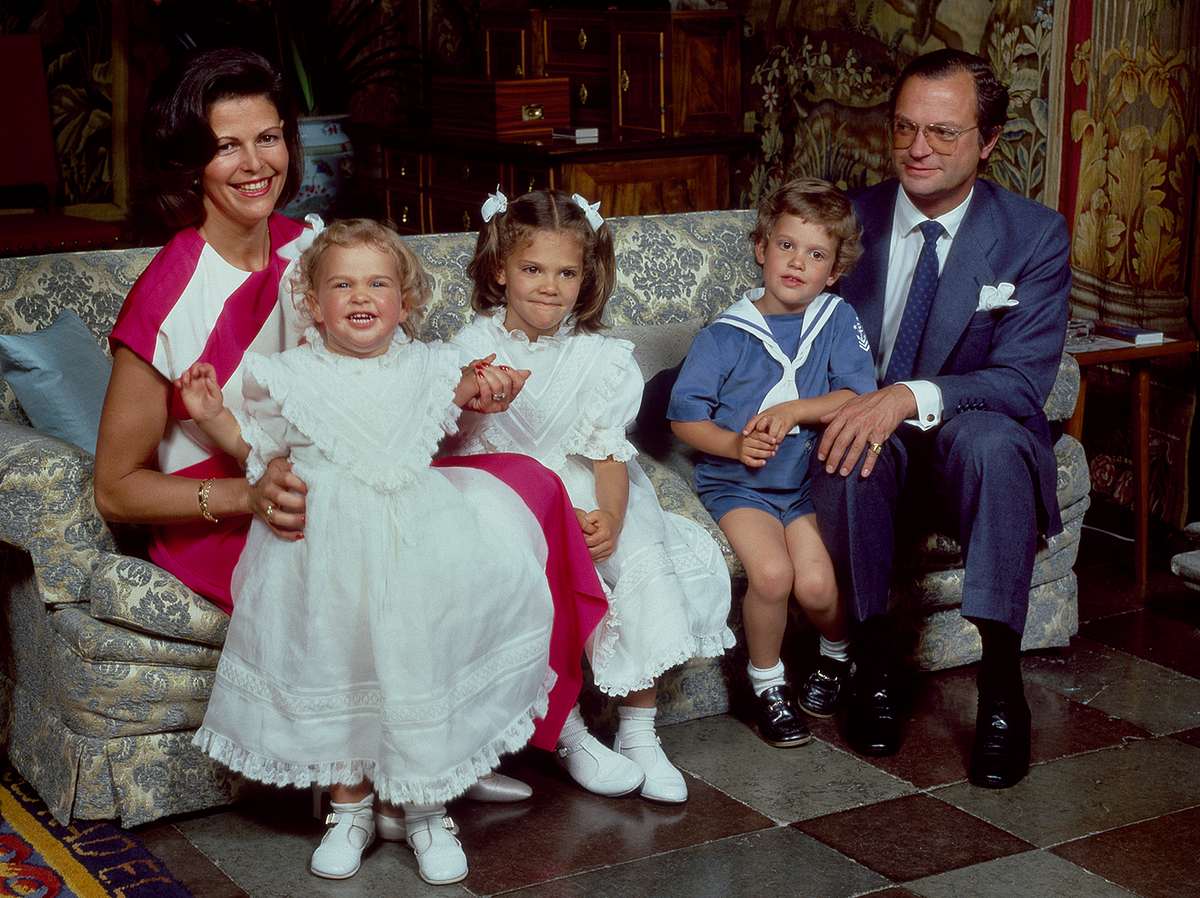 Königin Silvia und König Carl Gustaf mit ihren drei Kindern Victoria, Carl Philip und Madeleine.