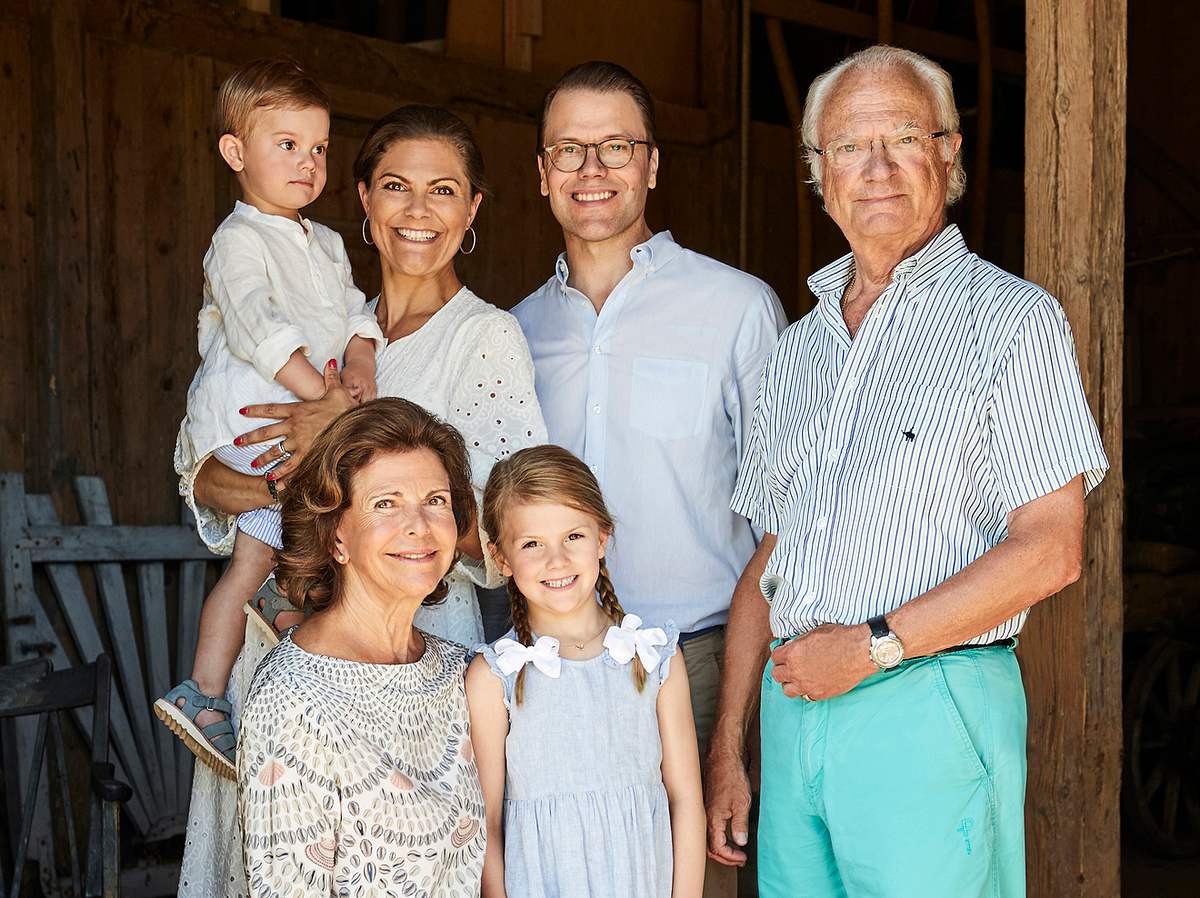 Königin Silvia und König Carl Gustaf mit Tochter Victoria, ihrem Mann Daniel und ihren beiden Kindern Estelle und Oscar. 