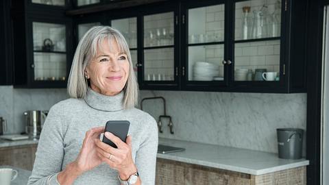 Smartphone schützen - Foto: JohnnyGreig / iStock