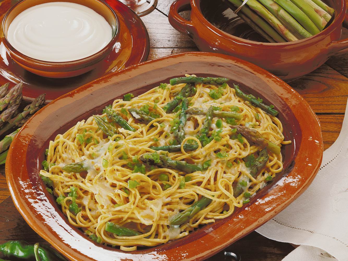 Spaghetti mit Spargel, Bärlauch und Sauce Hollandaise