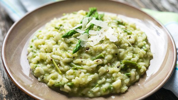 Leckeres Rezept für Spargelrisotto - Foto: zeleno / iStock