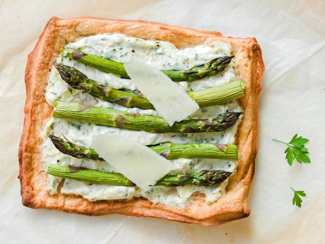 Spargeltarte mit Parmesan. Spargeltarte mit Parmesan.