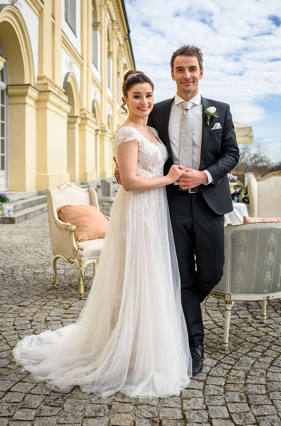 Sturm der Liebe: So romantisch heiraten Adrian und Clara. Sturm der Liebe: So romantisch heiraten Adrian und Clara.