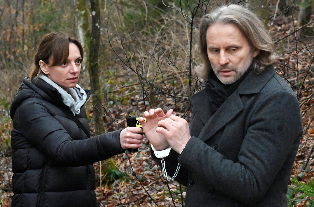 Ariane (Viola Wedekind) und Michael (Erich Altenkopf) in 'Sturm der Liebe'. Ariane (Viola Wedekind) und Michael (Erich Altenkopf) in 'Sturm der Liebe'.