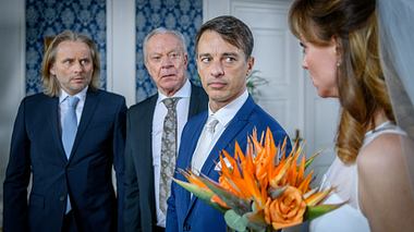 Robert fasst kurz vor der Sturm der Liebe-Hochzeit mit Ariane einen Entschluss. - Foto: ARD/Christof Arnold
