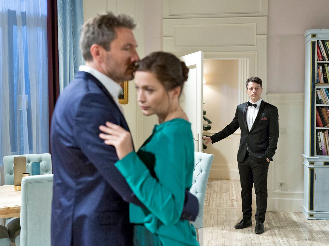 Bei Sturm der Liebe sprühen zwischen Christoph und Eva die Funken. Bei Sturm der Liebe sprühen zwischen Christoph und Eva die Funken.