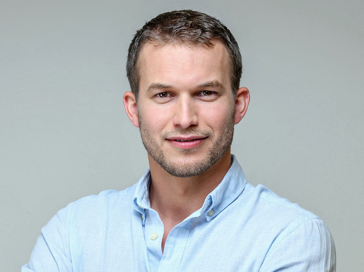 Florian Frowein ist der männliche Hauptdarsteller der 16. Staffel von Sturm der Liebe.
