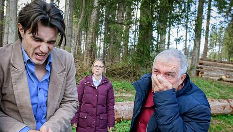 Leon (Carl Bruchhäuser), Josie (Lena Conzendorf) und André (Joachim Lätsch) in Sturm der Liebe.  - Foto: ARD/WDR/Christof Arnold