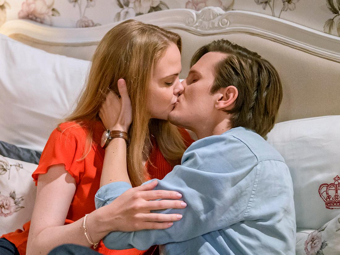 Bei 'Sturm der Liebe' kommen Lucy und Joell zusammen. Bei 'Sturm der Liebe' kommen Lucy und Joell zusammen.