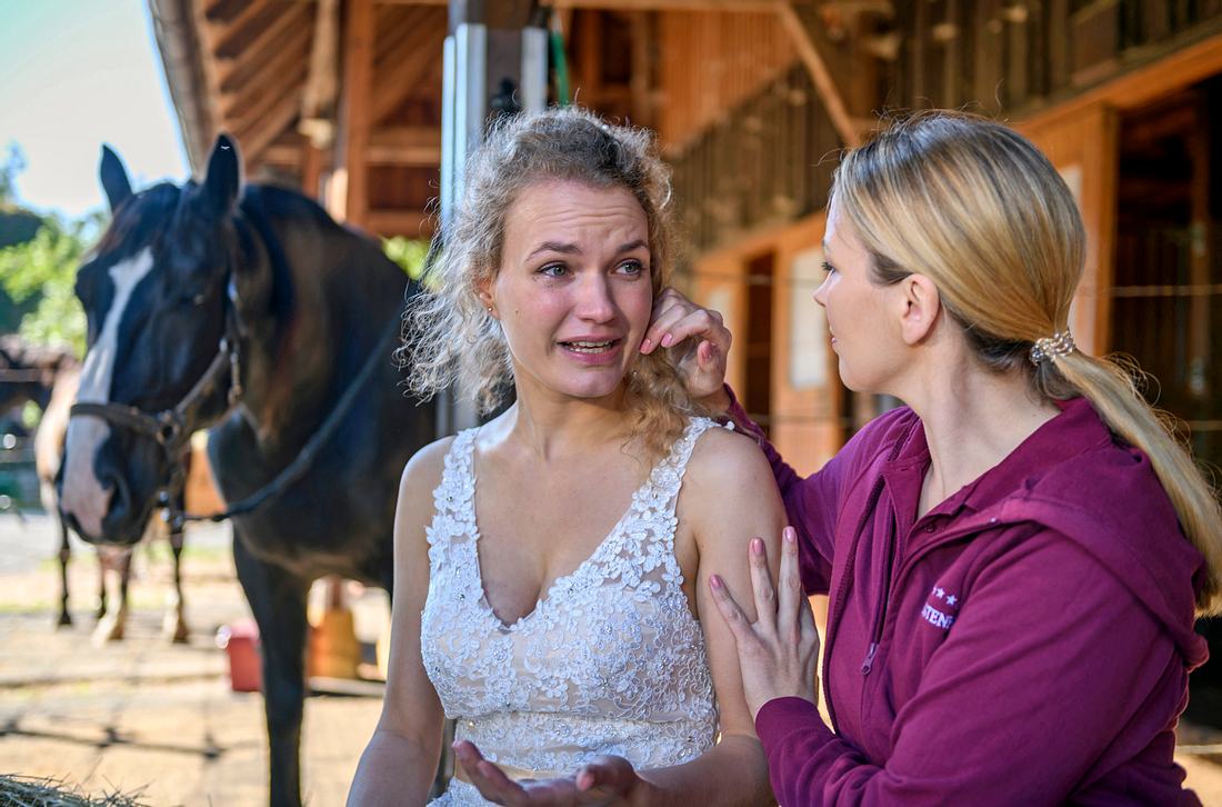 'Sturm der Liebe'-Neuzugang Maja weint sich bei Selina aus. 'Sturm der Liebe'-Neuzugang Maja weint sich bei Selina aus.