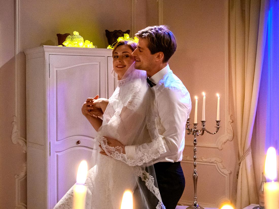Constanze (Sophia Schiller) und Paul (Sandro Kirtzel). Constanze (Sophia Schiller) und Paul (Sandro Kirtzel).