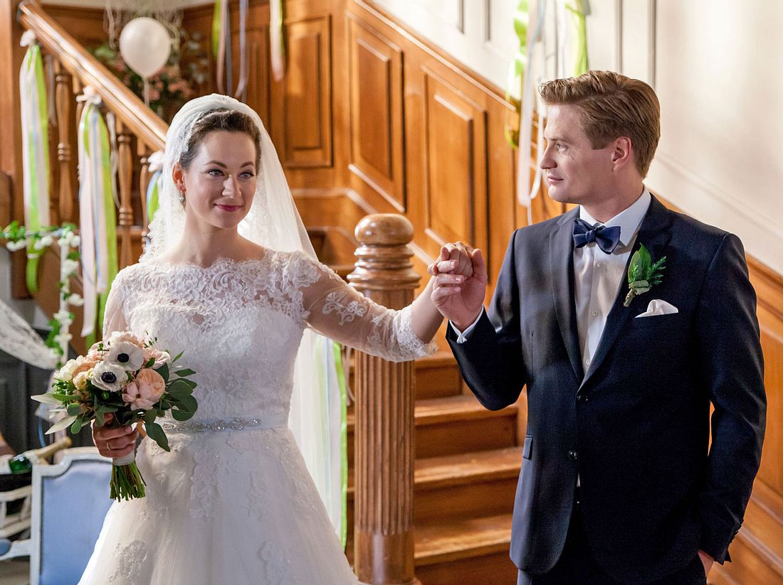 Tinas Hochzeit mit Ragnar sorgt bei Sturm der Liebe für Überraschungen. Tinas Hochzeit mit Ragnar sorgt bei Sturm der Liebe für Überraschungen.
