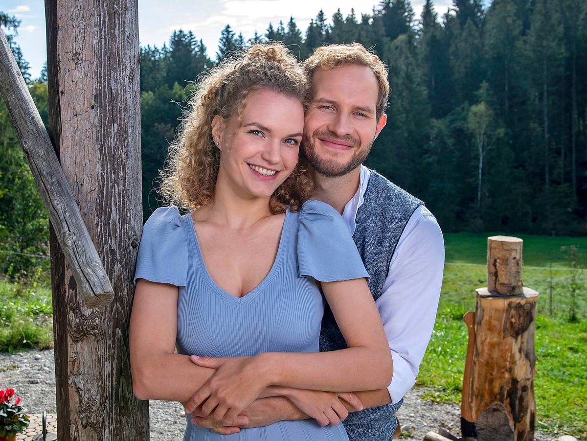 Maja von Thalheim (Christina Arends) und Florian Vogt (Arne Löber) sind das Traumpaar der 17. Staffel 'Sturm der Liebe'.