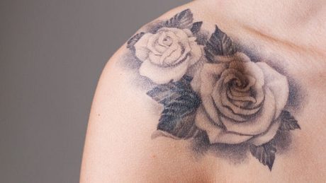 Tattoos, die Narben verdecken - Foto: jjpoole / iStock
