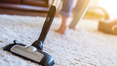 Ob Hochflor-, Velours- oder Bouclé-Teppich, bei der Reinigung sind ein paar wenige Schritte zu beachten. - Foto: scyther5 / iStock