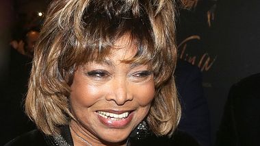 Tina Turner genießt ihren Ruhestand in ihrer Wahlheimat Schweiz. - Foto:  Bruce Glikas / FilmMagic / Getty Images