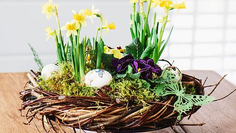 Tischdeko für den Frühling - Foto: NRuedisueli / iStock
