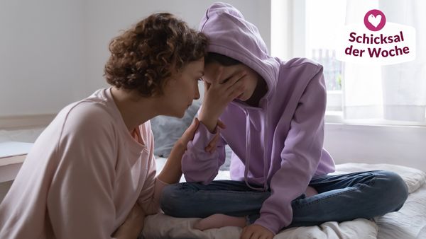 Die Mutter sorgt sich um ihre Tochter - Foto: iStock/ fizkes/ Collage - Dominica Zabrowski