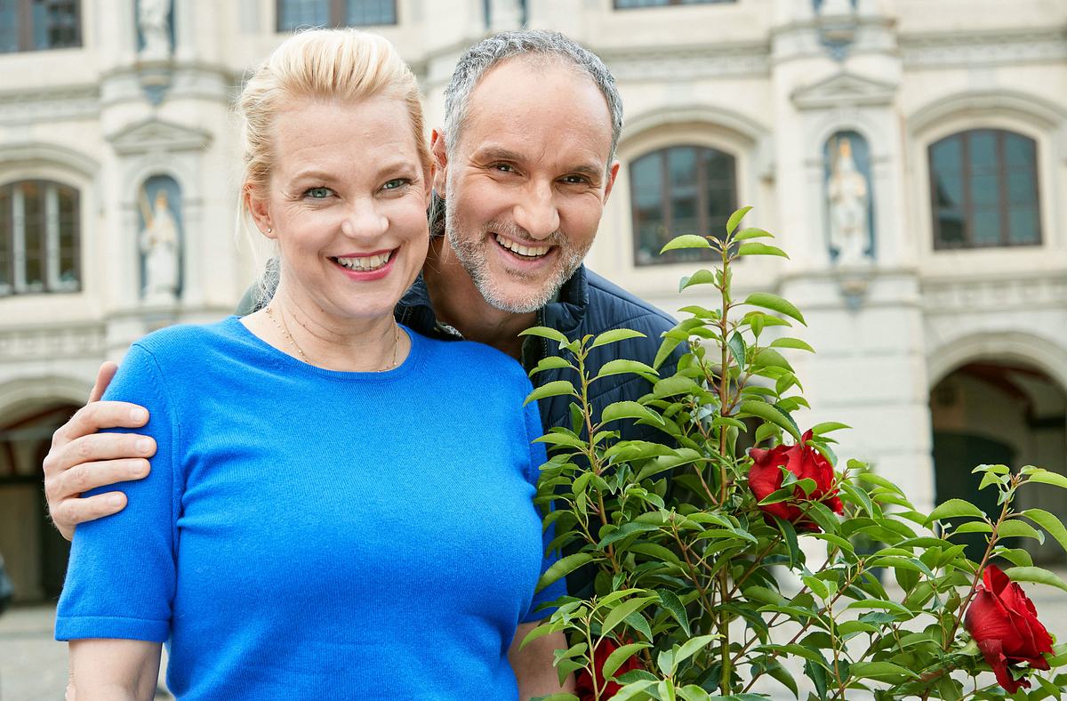 Traumpaar der 20. Staffel 'Rote Rosen: Sandra Reichard und Mathias Wilke.