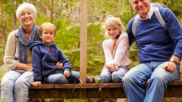 So planen Sie den ersten Urlaub mit den Enkelkindern. - Foto: monkeybusinessimages / iStock