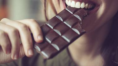 3 gute Gründe, warum Sie mehr vegane Schokolade essen sollten - Foto: iStock/Eva-Katalin