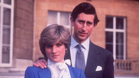 Verlobungsfoto von Prinz Charles und Lady Diana. - Foto: Central Press /GettyImages