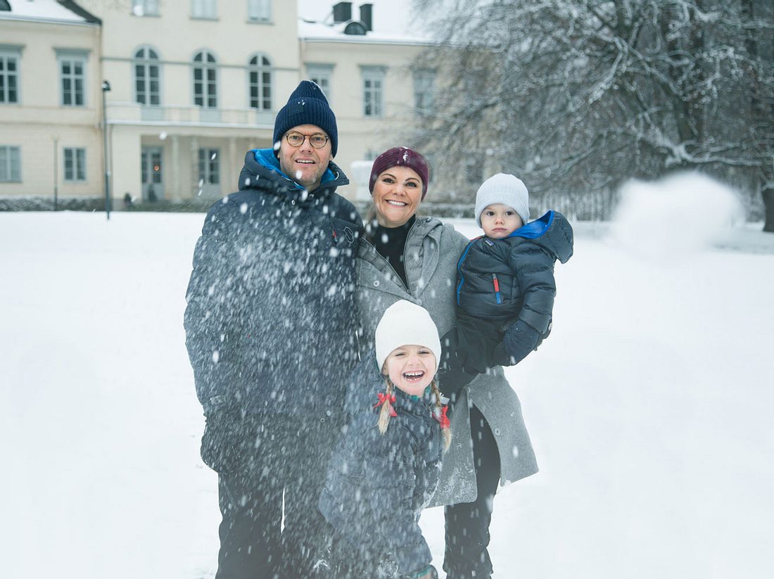 Victoria von Schweden: Schnee-Spaß mit Estelle, Oscar und Daniel Victoria von Schweden: Schnee-Spaß mit Estelle, Oscar und Daniel