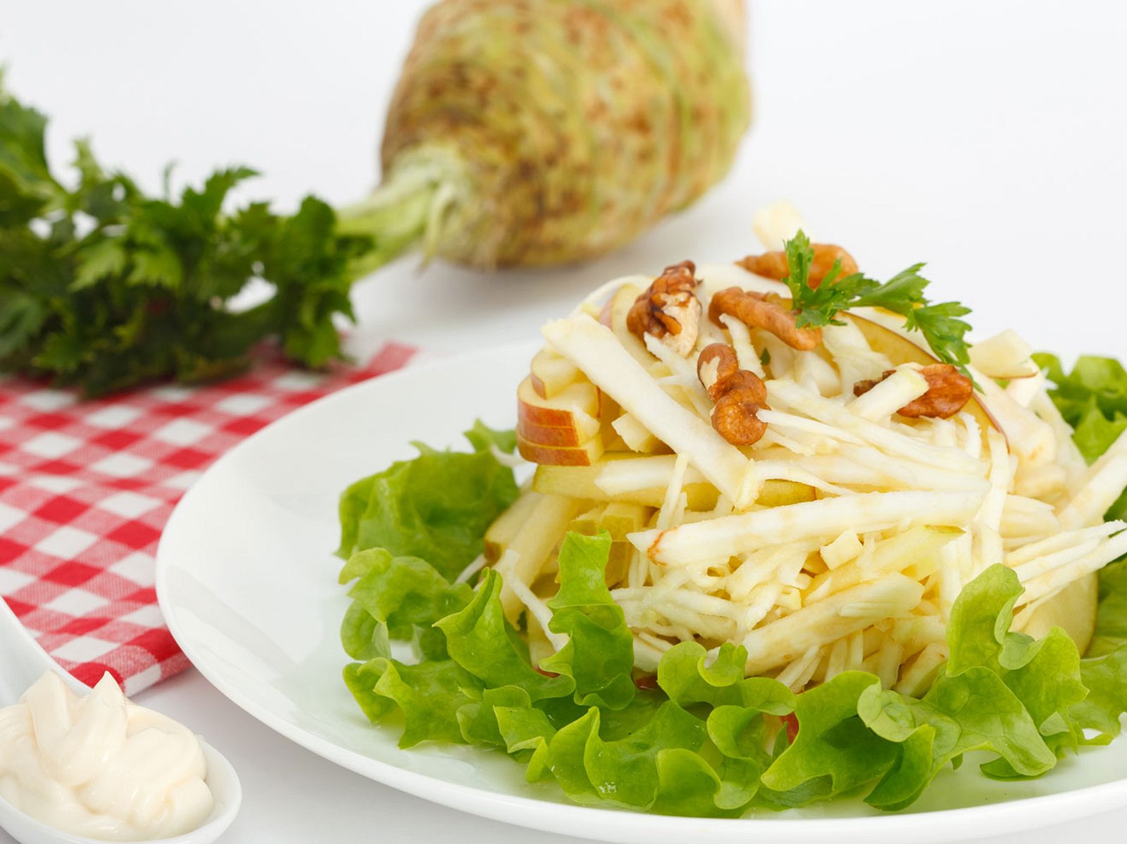 Waldorfsalat und Selleriesuppe: Rezepte mit Knollensellerie ...