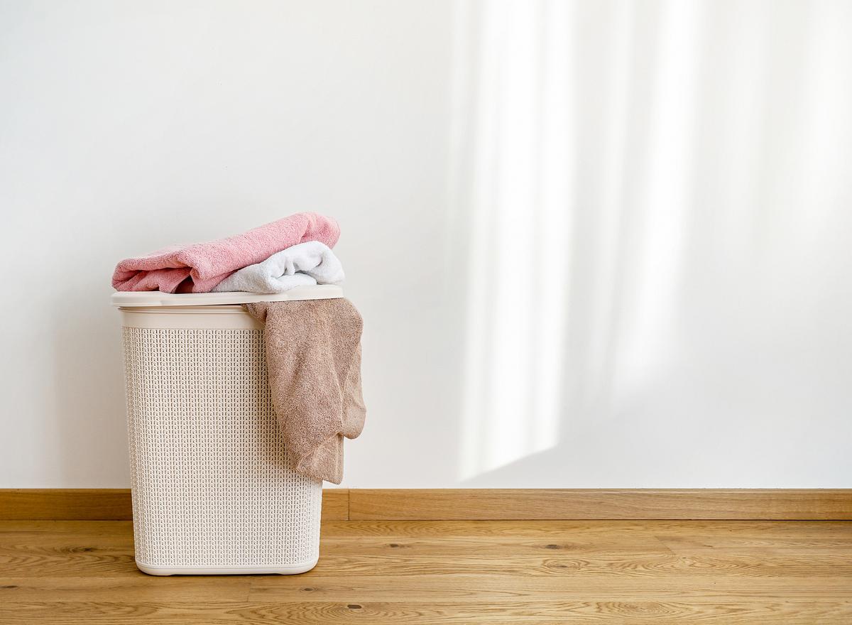 Wäschekorb mit Handtüchern