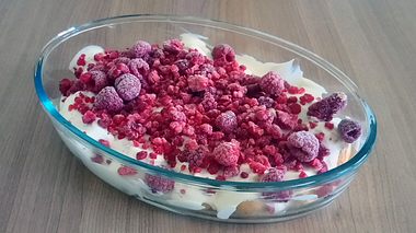 Dieses schnelle Windbeutel-Dessert ist in 10 Minuten fertig. - Foto: Liebenswert