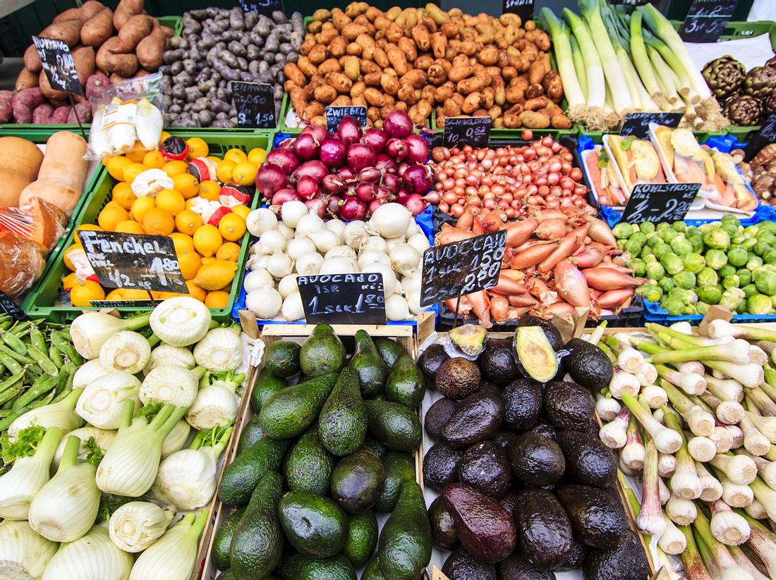 Wer sich gut und ausgewogen ernähren will, ist auf seinem örtlichen Marktplatz genau richtig. Wer sich gut und ausgewogen ernähren will, ist auf seinem örtlichen Marktplatz genau richtig.